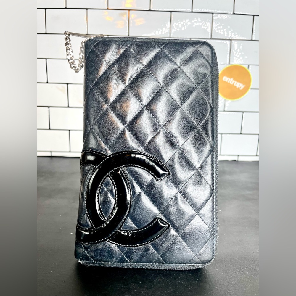 💯 Authentic Chanel Black Cambon leather zippy wallet